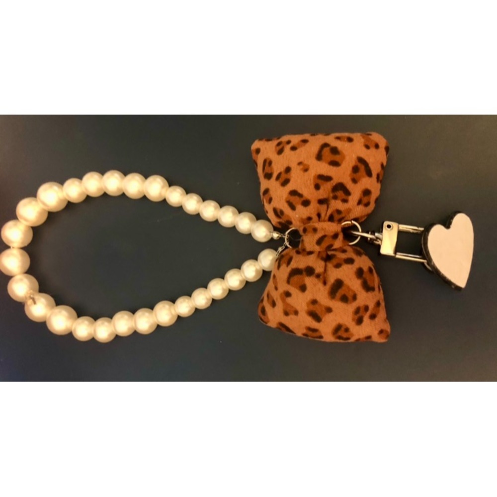 Pearl Bead Keychain Wristlet Leopard Bow and Heart Charm | Convenient | Keys NEW